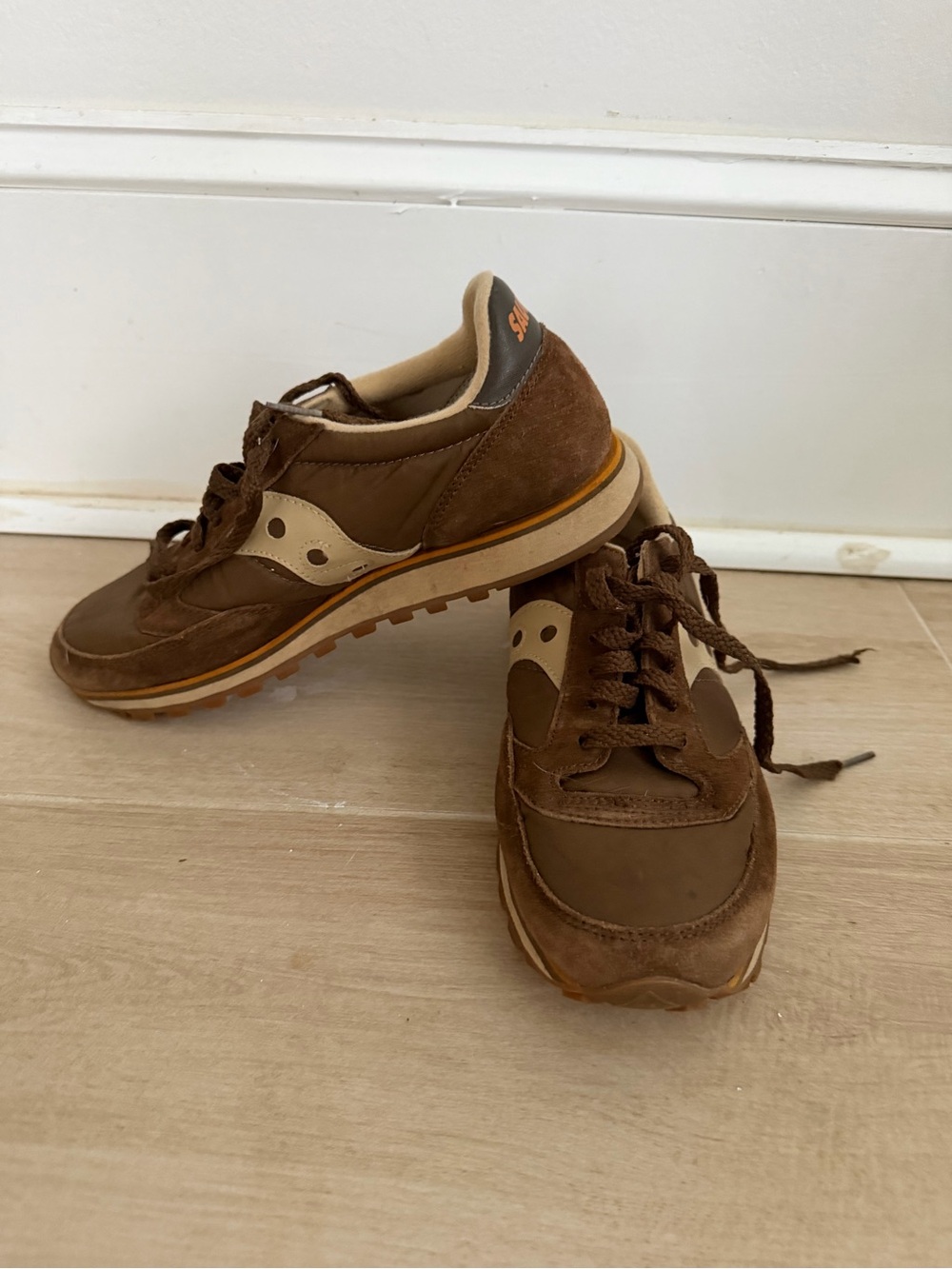 Saucony Men’s Brown and Cream Retro Runner Sneakers